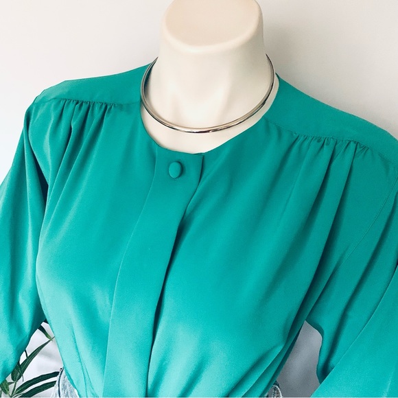 v i n t a g e :: Gorgeous Turquoise Pleated Satin Blouse - Picture 12 of 12